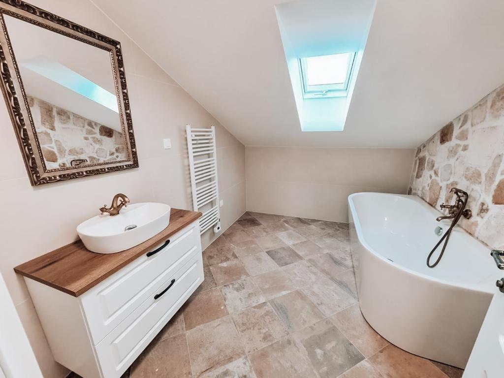 Stone House Jezera Apartment Ngoại thất bức ảnh